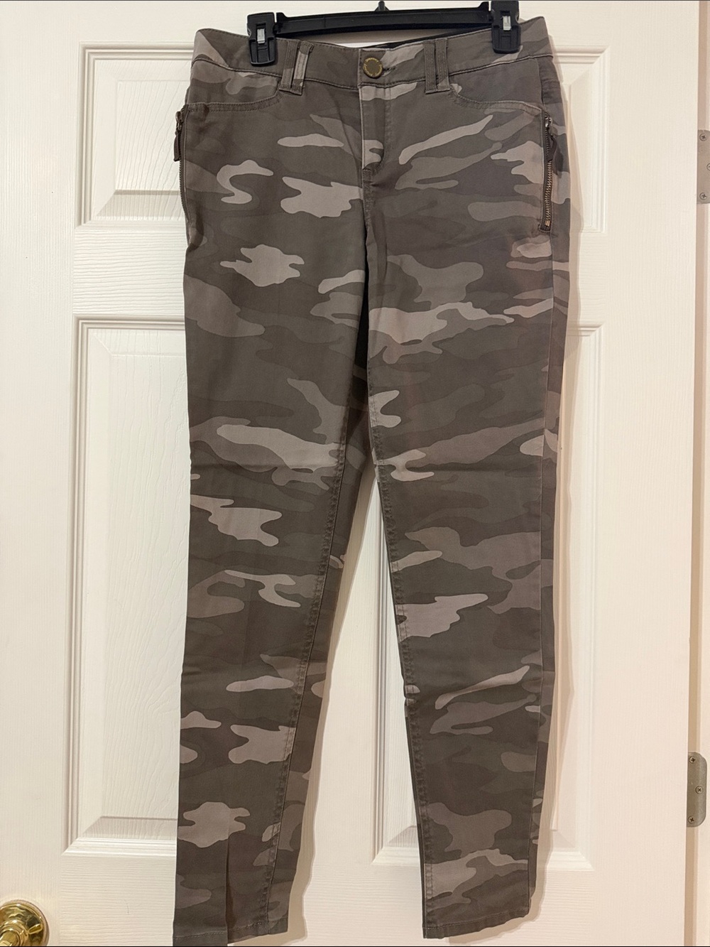 Democracy Olive Taupe Camo Skinny Pants